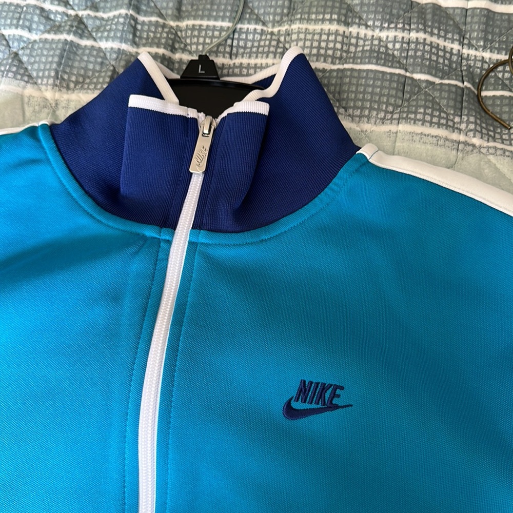 Nike jacket - Picture 2 of 5